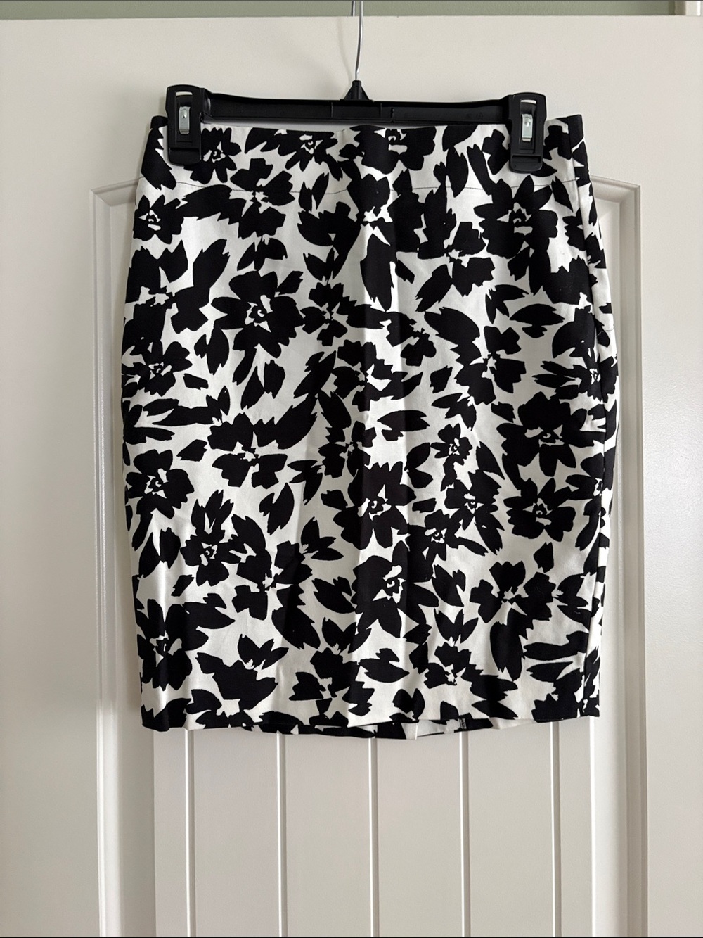 LOFT Black and White Floral Pencil Skirt
